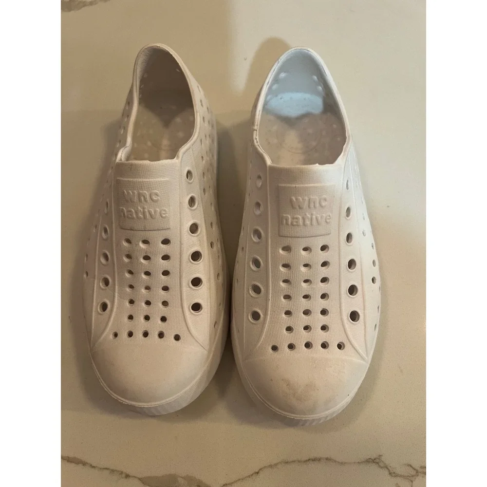 Native Jefferson Kids White Slip On Water Shoes Sneakers Size 9 C9 EU 26